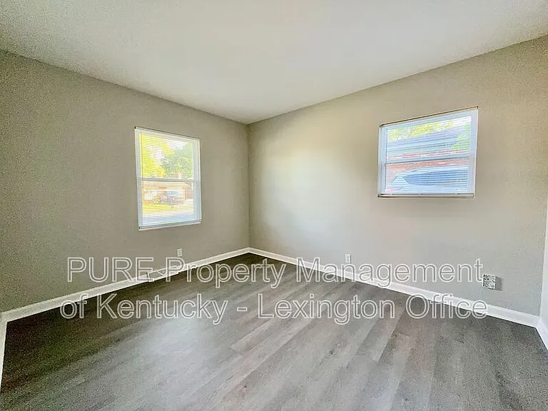 2408 Shandon Dr — Photo 16