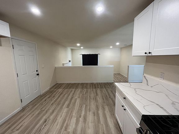 3rd image of 3021 Farris Ave