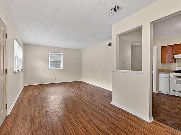 4th image of 7905 Woodhaven Dr