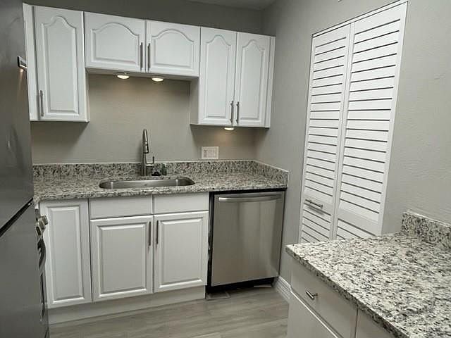 1st image of 733 SE 1 Way #208 308 204