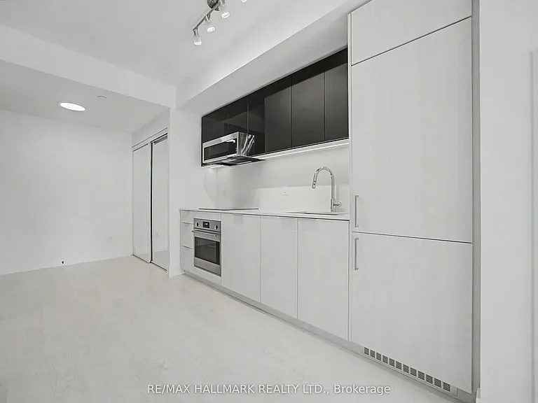 308 Jarvis St #404 — Photo 3