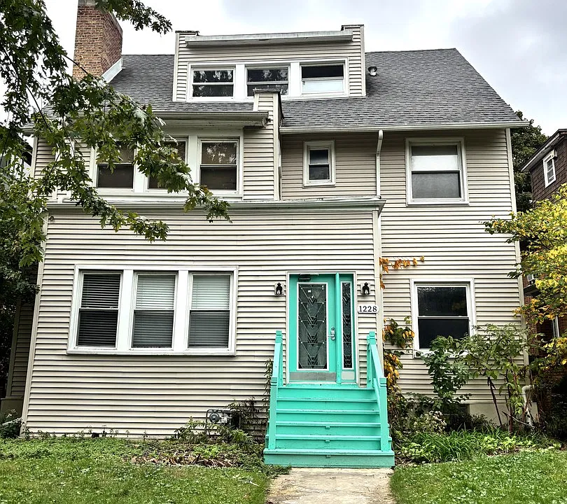 1228 Oak Ave #1R