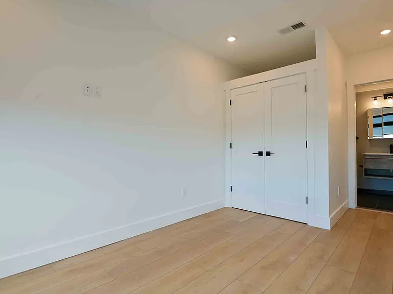 2641 4th St NE #2 — Photo 56