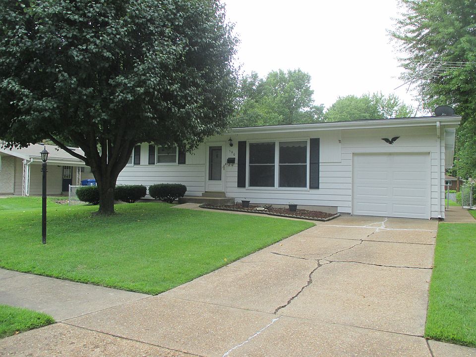 1st image of 560 Versailles Dr