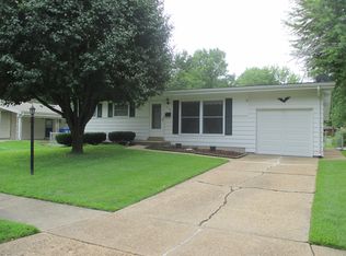 560 Versailles Dr, Florissant, MO