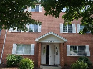 1360 S Lorraine Rd APT E, Wheaton, IL 60189
