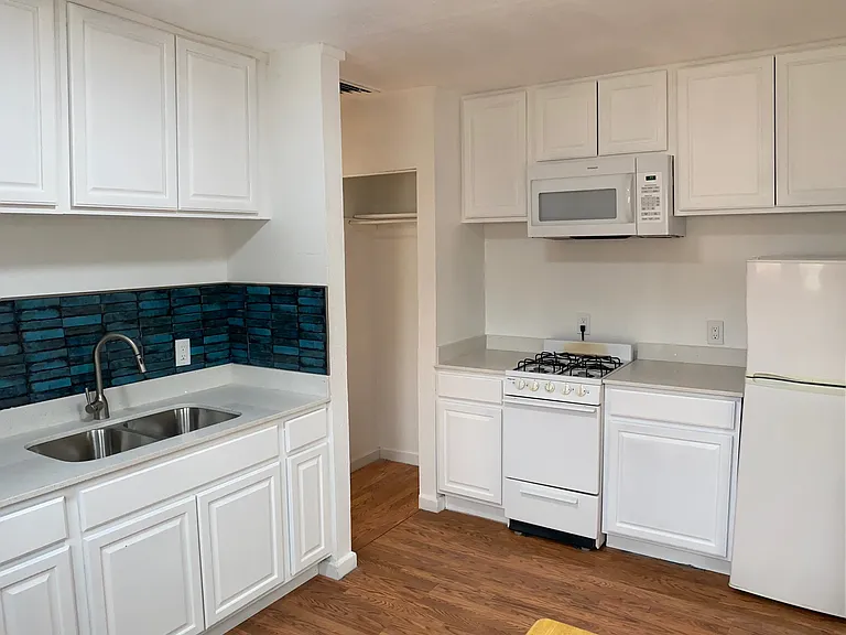 316 Maple St SE #316 — Photo 1