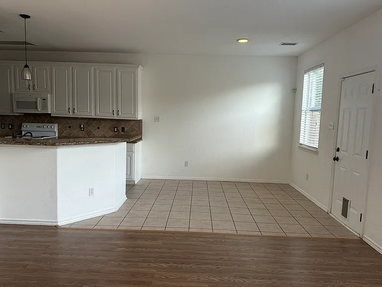 16659 Newglen Ln — Photo 8