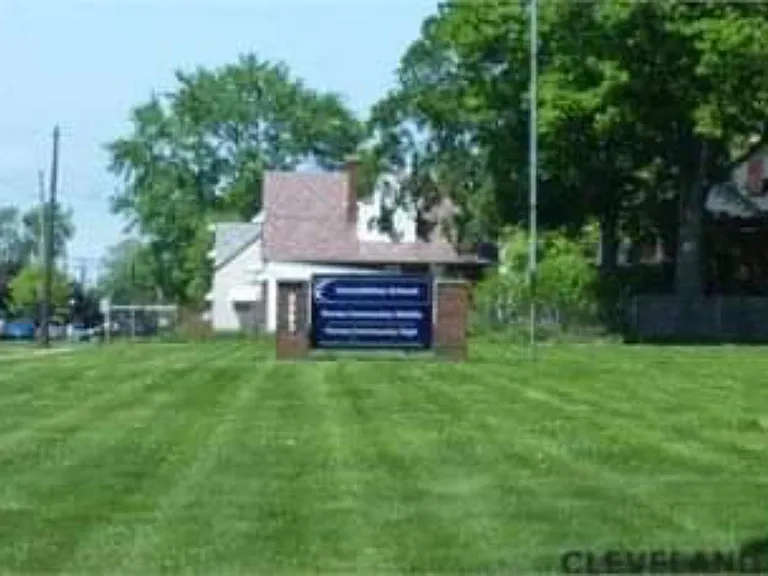 4706 Redfern Rd — Photo 30