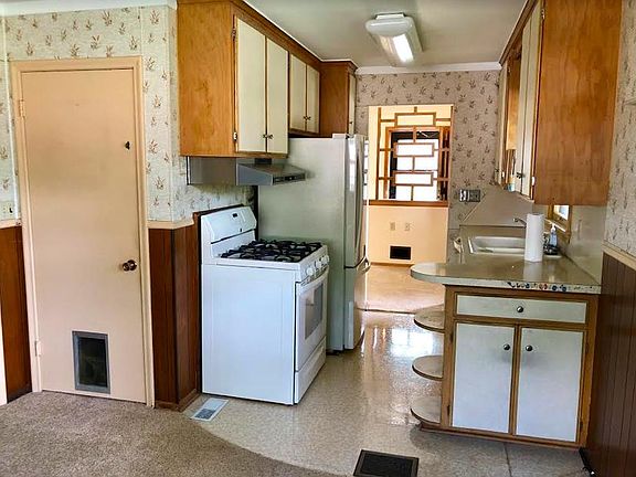 4th image of 661 58th Ave NE