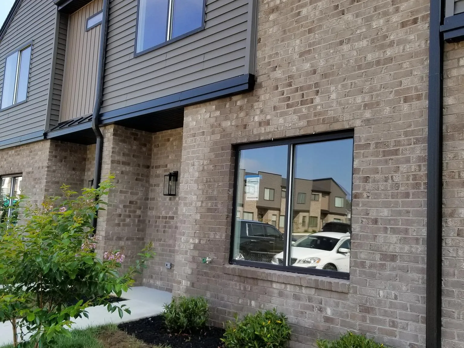 98 Zentry Pl — Photo 2