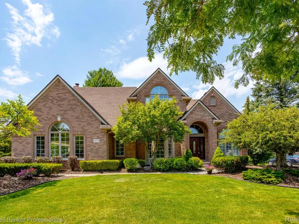 25737 Cheyenne Dr, Novi, MI 48374