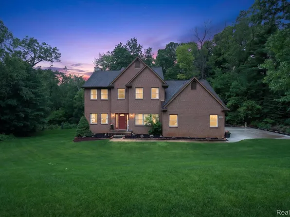 7943 Debora Dr, Brighton, MI 48114