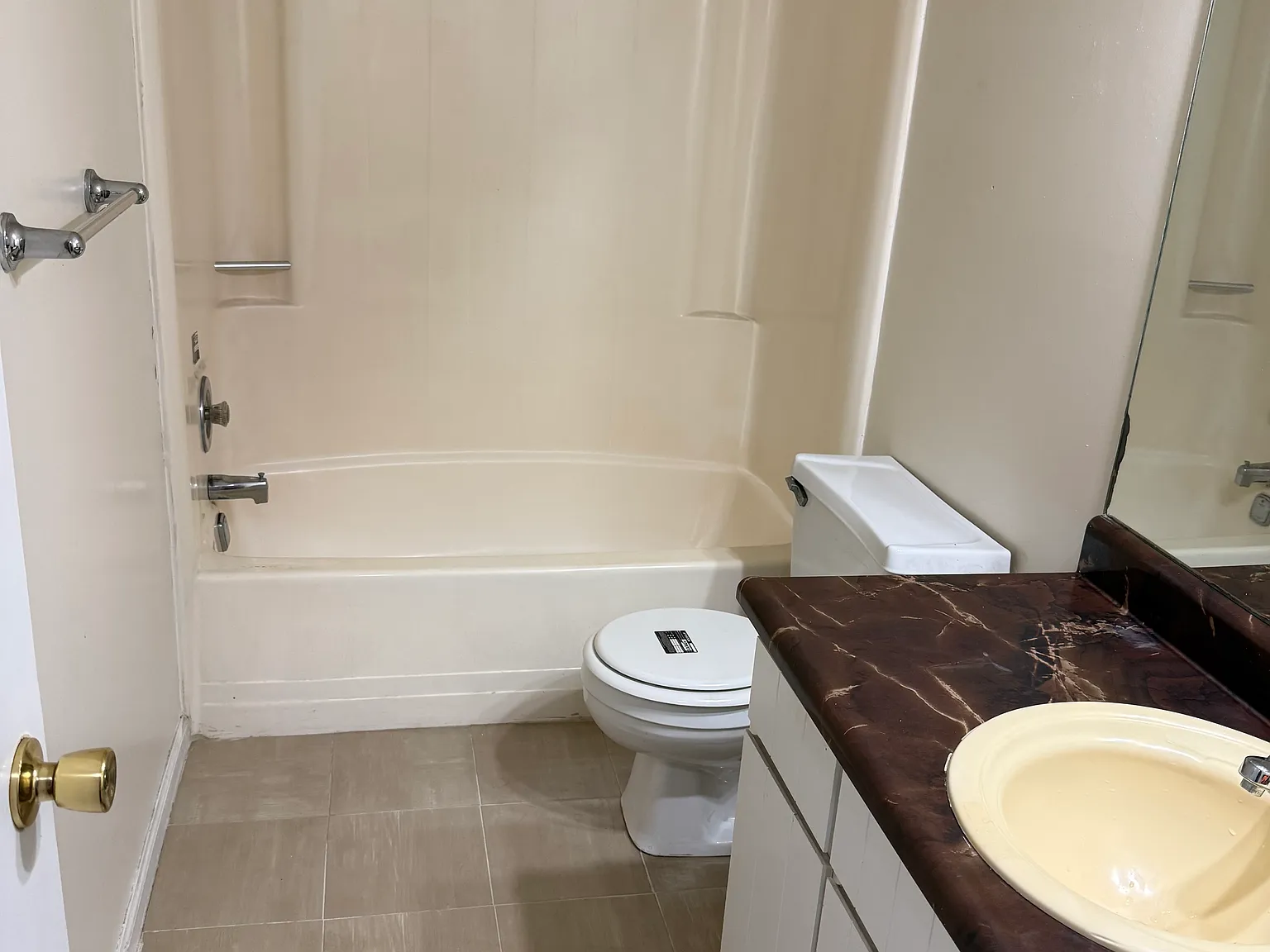 3 bed, 2.5 bath, 1440 sqft, $1,450 — Photo 2