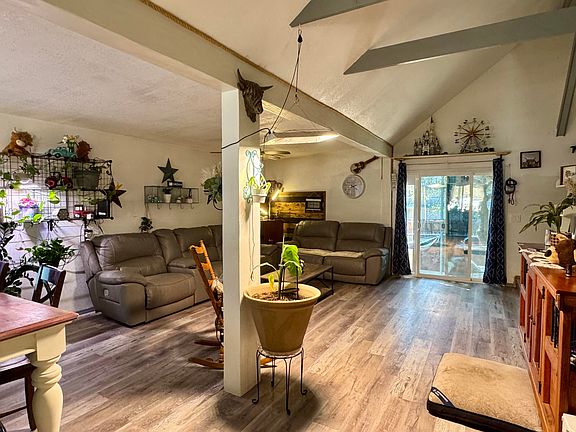 5th image of 812 N Easy St