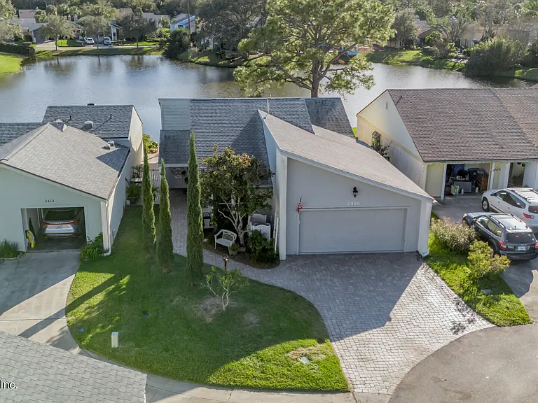2456 Lorraine Ct — Photo 2