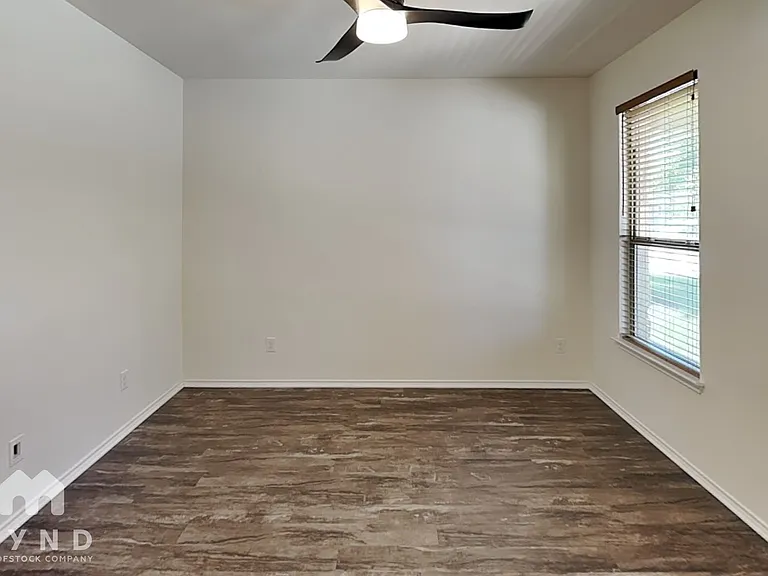 1125 Sampley Ln — Photo 9