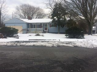 152 Jefferson St, East Islip, NY 11730