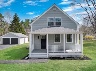 370 High St, Rochester, MA 02770