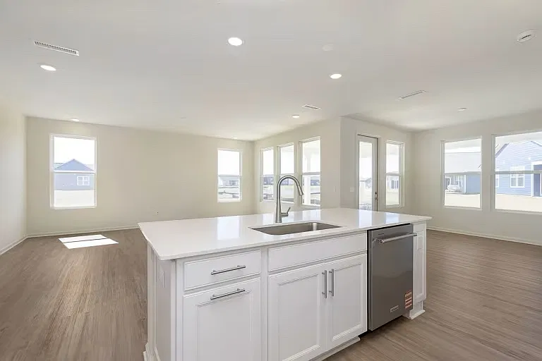 2 bed, 1799 sqft, $2,550 — Photo 4