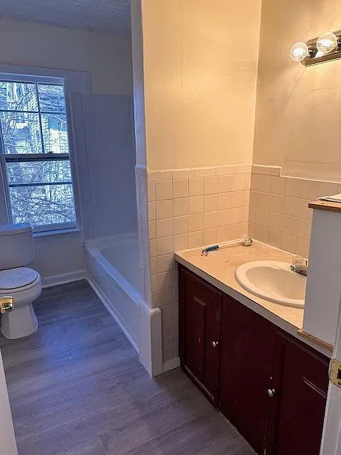 2 bed, 1.5 bath, 1000 sqft, $1,900 — Photo 2