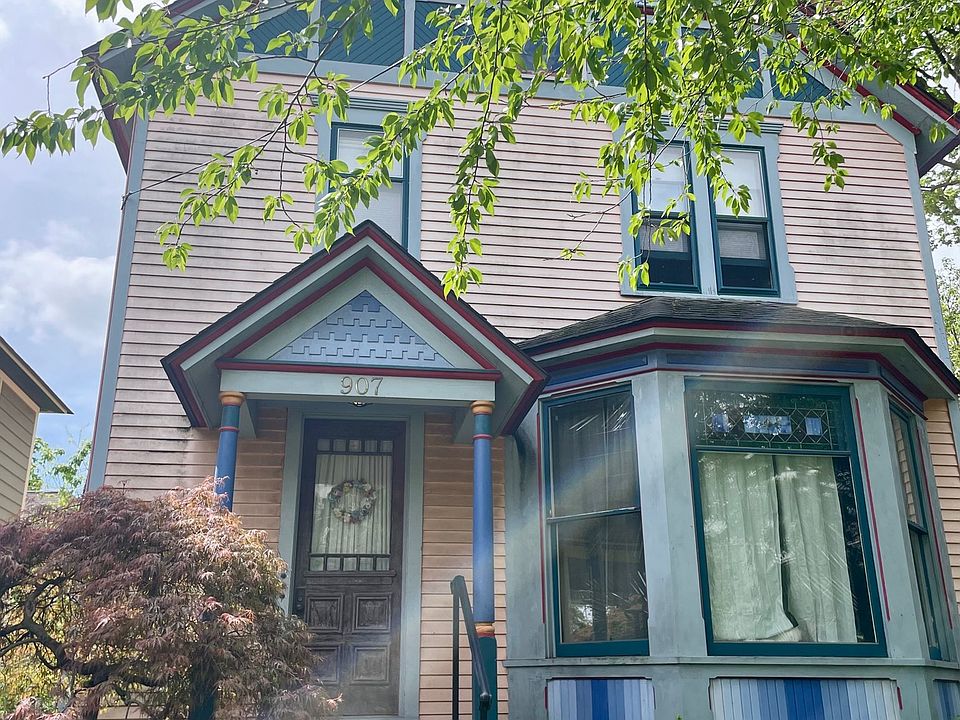 1st image of 907 W Lovell St APT 4