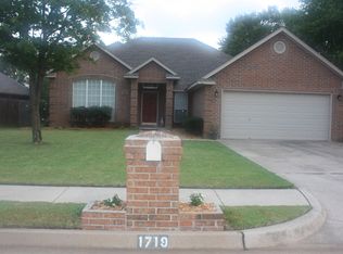 1719 Craig Blvd, Edmond, OK 73003
