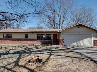 1443 S Sieger Dr, Springfield, MO 65804