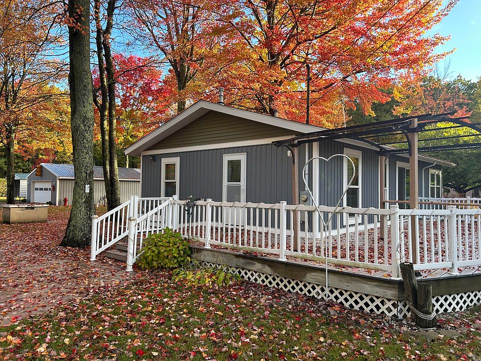 1st image of 3259 Wolf Lake Dr