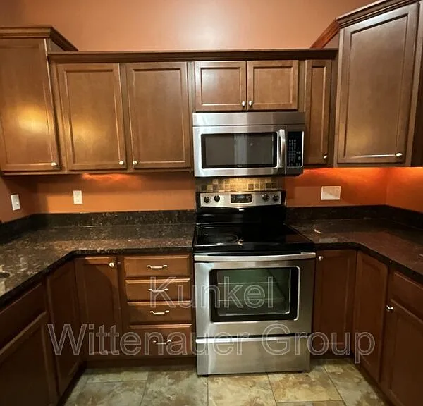 409 W Washington St #C — Photo 6