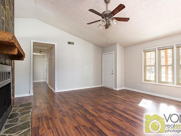4th image of 215 Apple Branch Dr