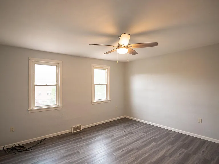 1109 Steuben St — Photo 5