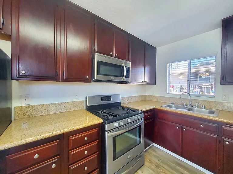 321 Hillside Ter — Photo 5