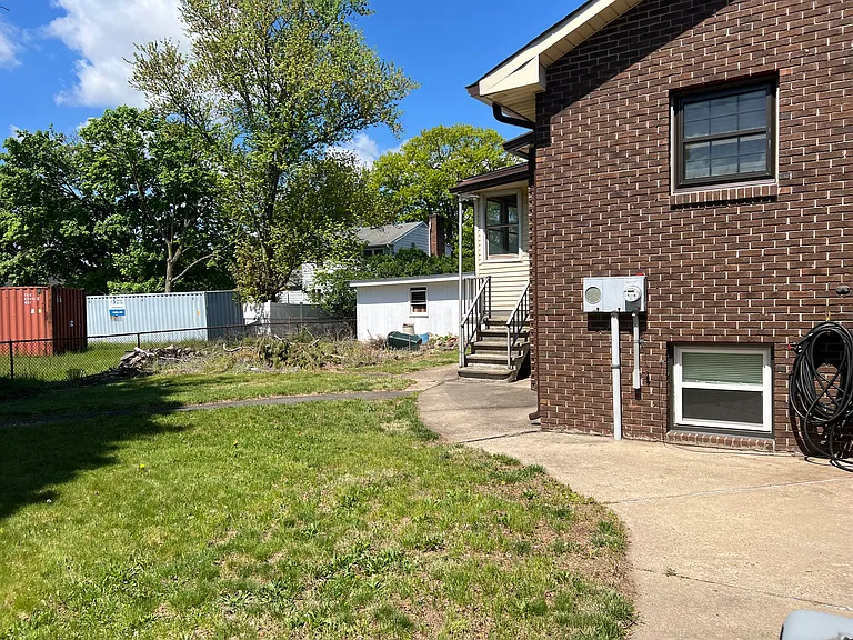 342 Suttons Ln — Photo 4