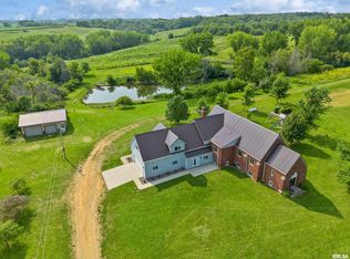 1886 330th Ave, Charlotte, IA 52731