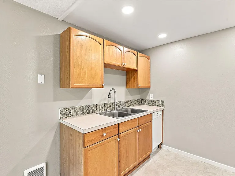 212 N J St #7 — Photo 10