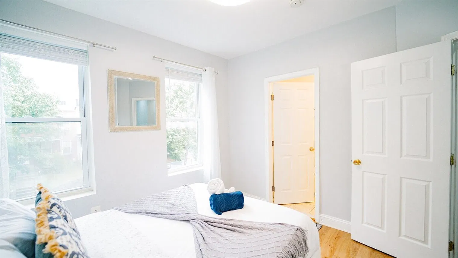 4 bed, 5.0 bath, $5,284 — Photo 4