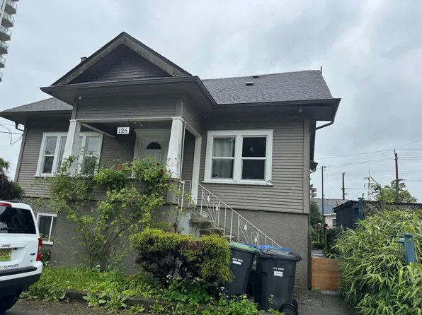 124 McInnes St, New Westminster, BC V3M 3W8