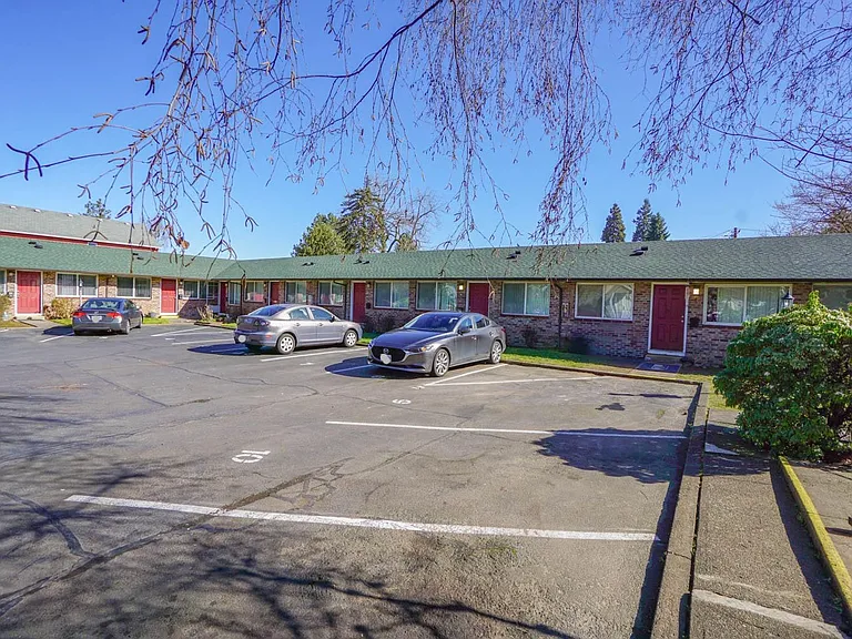 470 SE 12th Ave — Photo 30