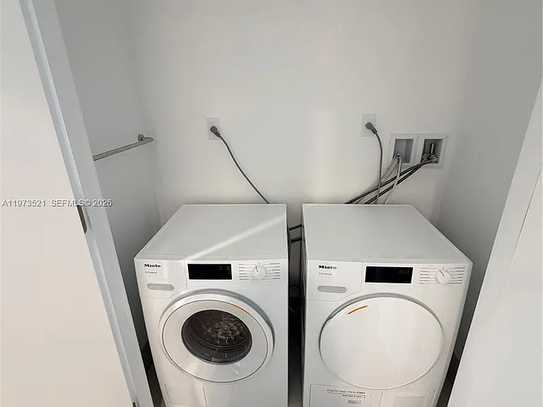 9201 E Bay Harbor Dr #303 — Photo 24