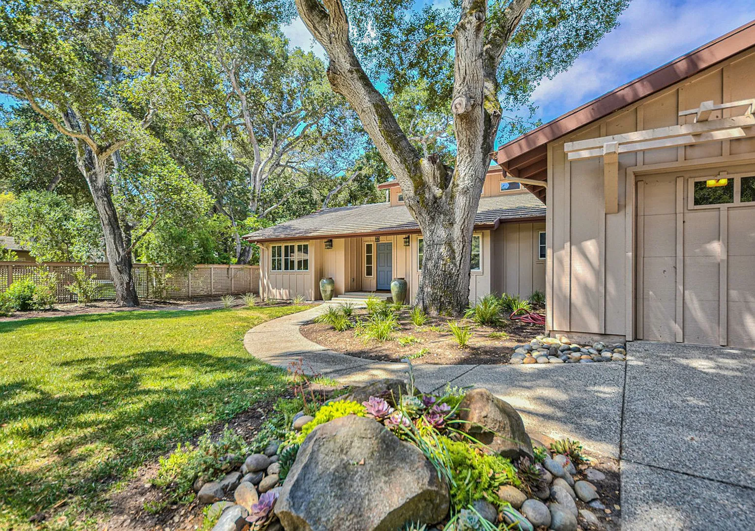 Luxury Living in Corral de Tierra! Available November 1st! — Photo 3