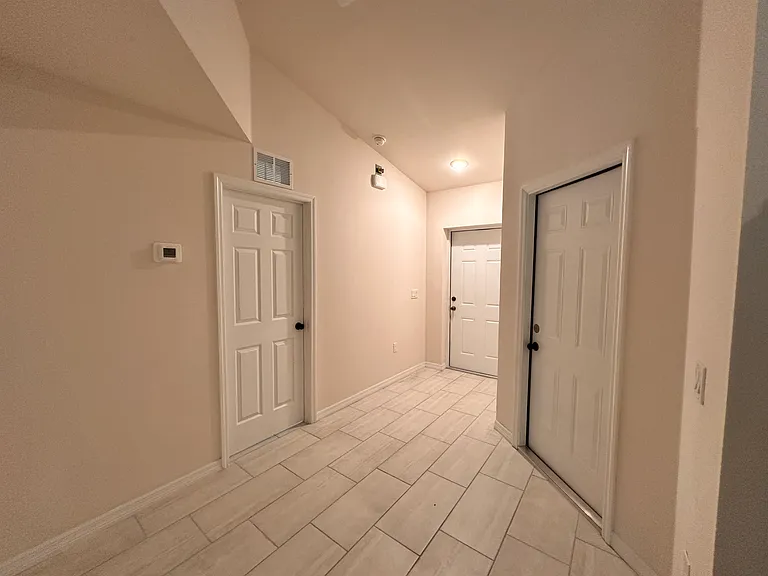1010 NE 15th Ln — Photo 11