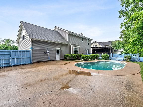 3rd image of 964 Roedeer Dr