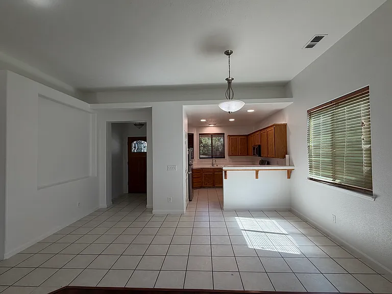 2273 E Evening Glow Ave — Photo 9