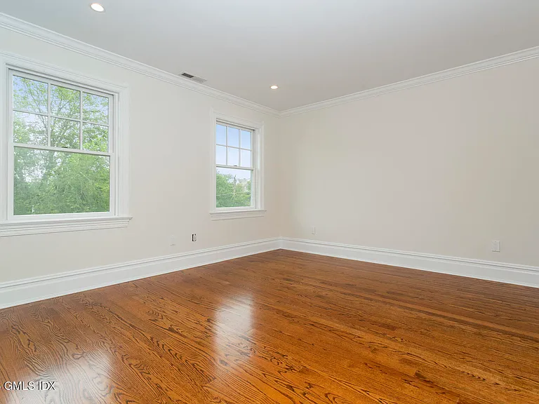 146 E Elm St #B — Photo 14