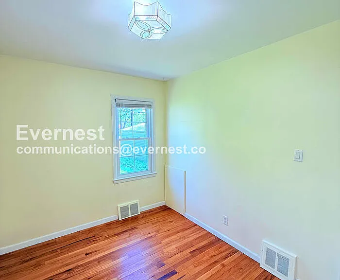 1313 Donald Ave — Photo 17