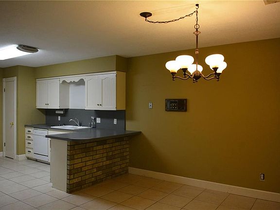 5th image of 2451 E Elaine Ave