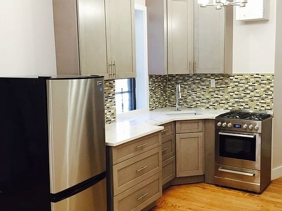 2nd image of 216 Putnam Ave #D2
