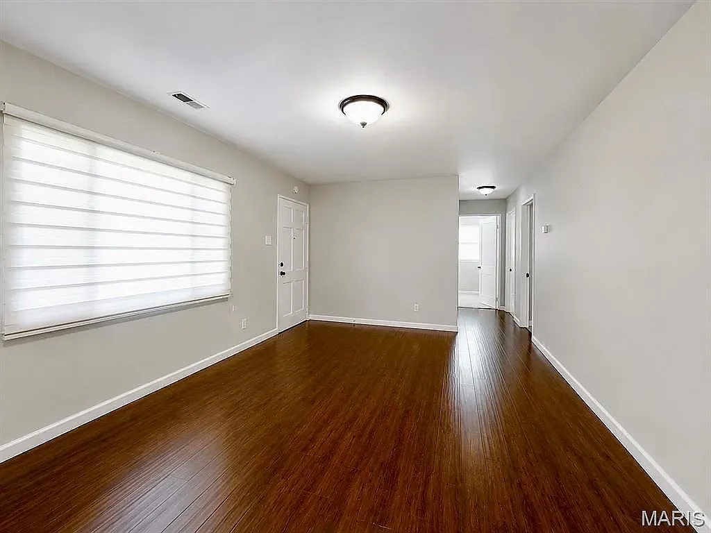 3 bed, 833 sqft, $1,500 — Photo 2