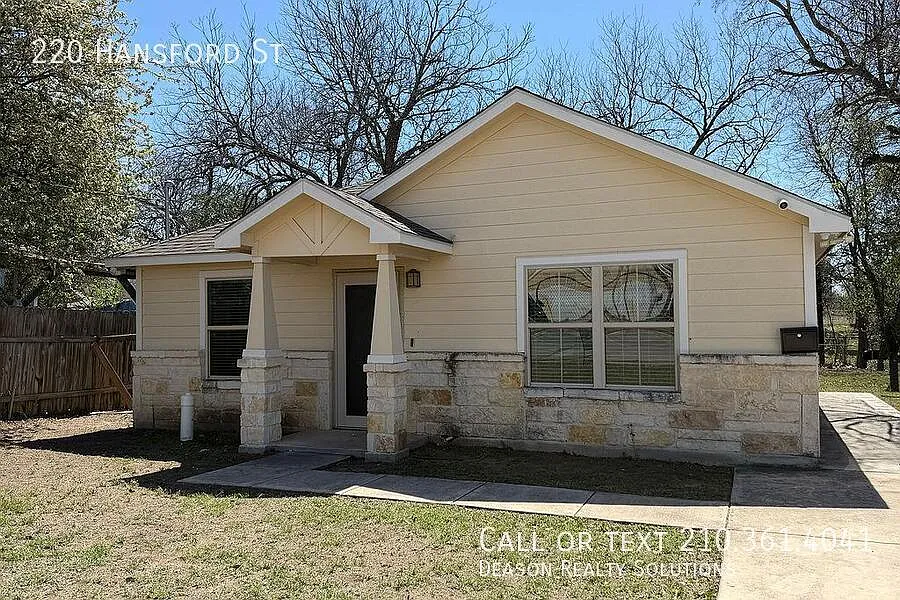 220 Hansford — Photo 1